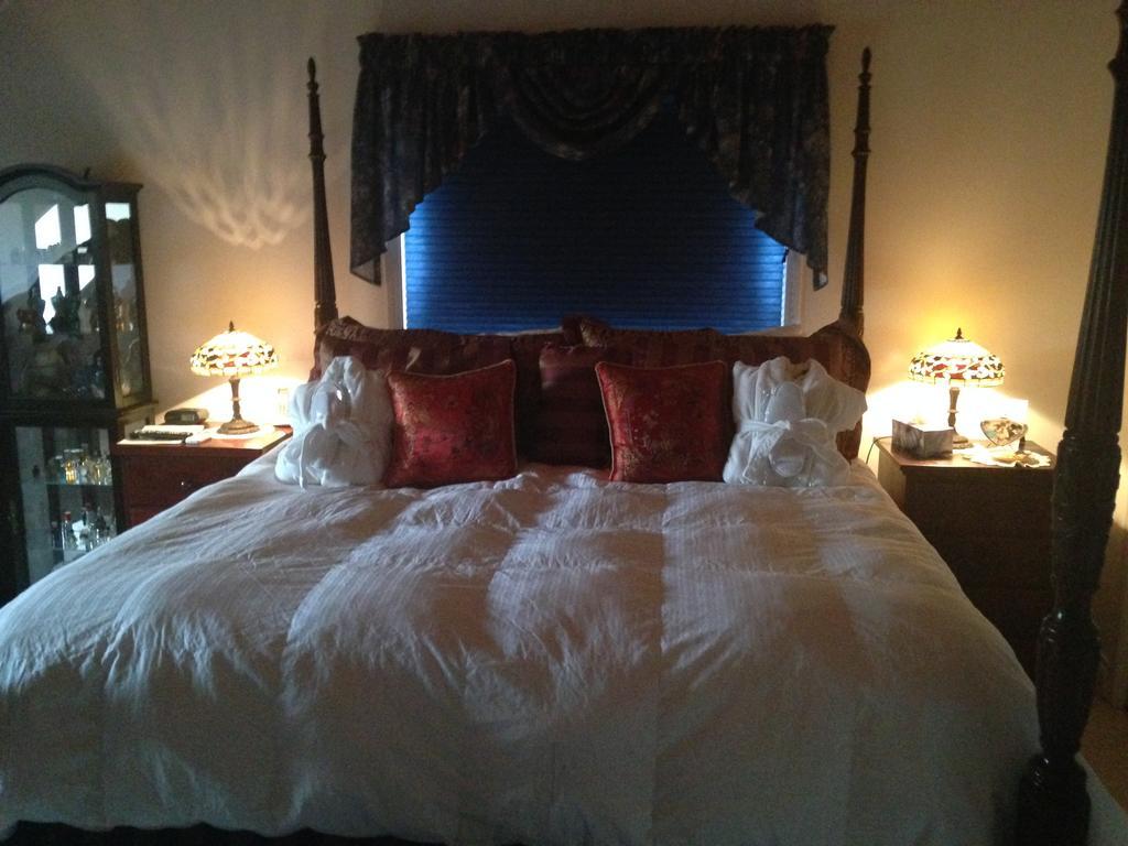 Lake Country Eagle'S Nest B&B חדר תמונה