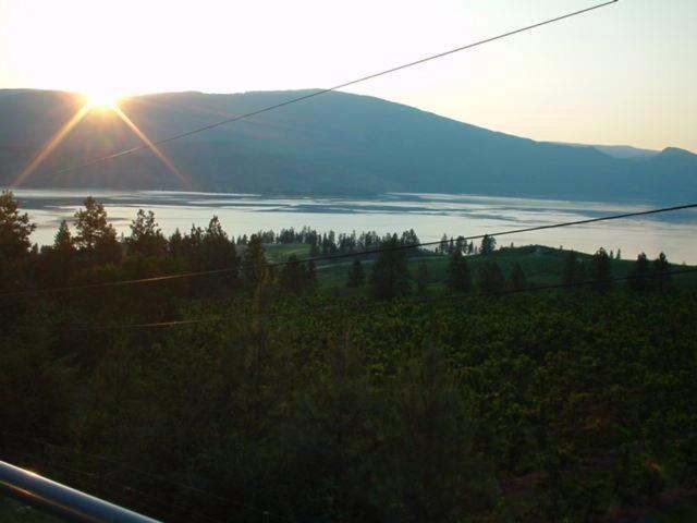 Lake Country Eagle'S Nest B&B מראה חיצוני תמונה